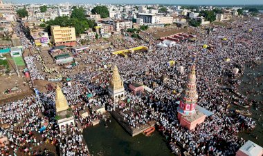 Record-Breaking Crowds in Pandharpur: 2.5 to 3 Million Devotees Throng the Holy Town