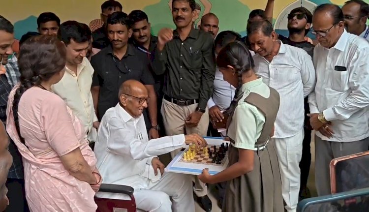 Sharad Pawar Shows His Moves: NCP Chief Plays Chess with Students in baramati    ​Baramati, Maharashtra