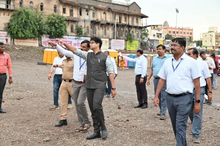 District Collector S. Karthikeyan Inspects Chandrabhaga Riverbed and Toilets in Pandharpur